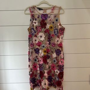 Stunning floral embroidered sheath dress!